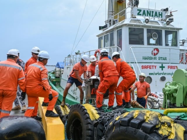 Oil Leaks From Sunken Tanker Philippine Coast Guard 55418