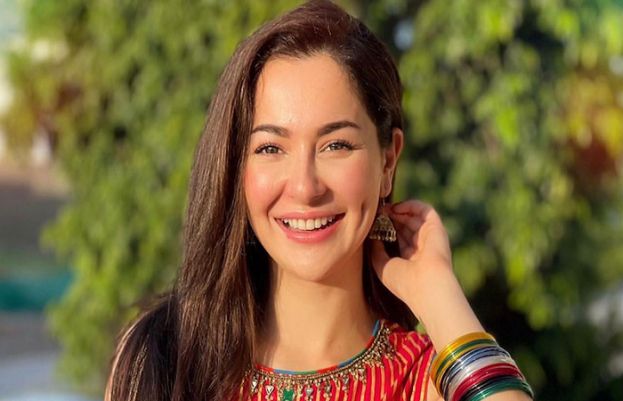 Hania Aamir Shares A Stylish New Photo Dump Says U See The Vision 76274